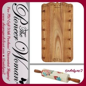 🌺 New The Pioneer Woman (1) Rolling Pin Rack & (1) Rolling Pin Gift Set